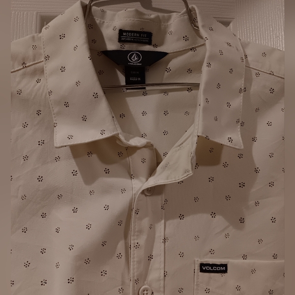 VOLCOM button down - Picture 4 of 9
